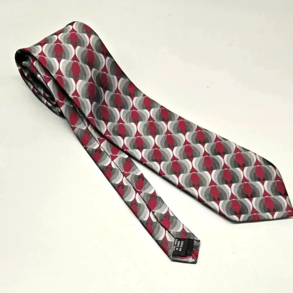 #372 Croft & Barrow Red & Gray Geometric Design Necktie Tie Silk